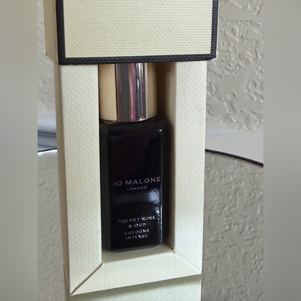 Jo Malone Velvet Rose & Oud Cologne Intense .3 fl oz Unisex NIB Travel Spray - Picture 4 of 10